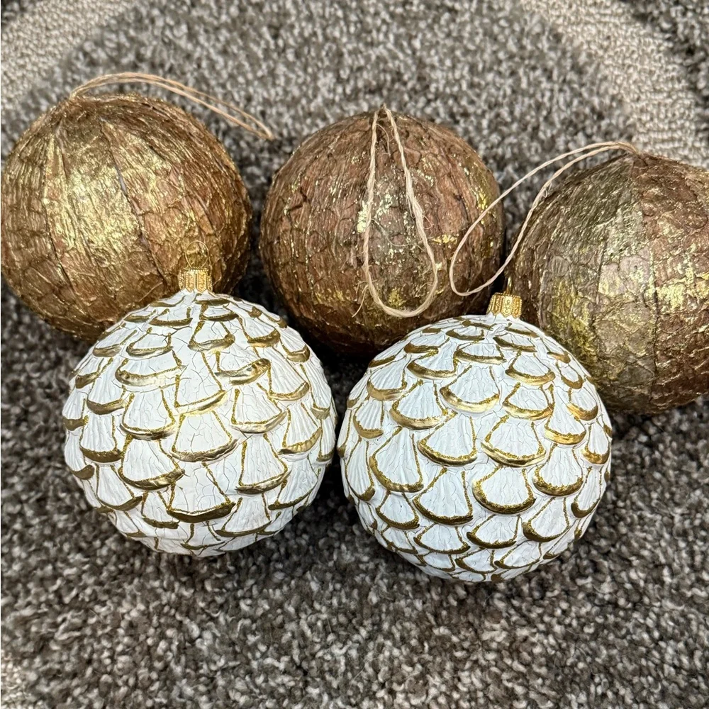 Vintage Trimsetter Style Gilded Gold Veined Christmas Ornaments 5pc